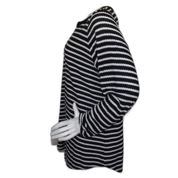 TORRID Thermal Top, 3/3X, Black/White Stripes, Long sleeve, Notch collar - Picture 7 of 14